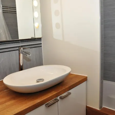 Charming Comfortable Near Montmartre!